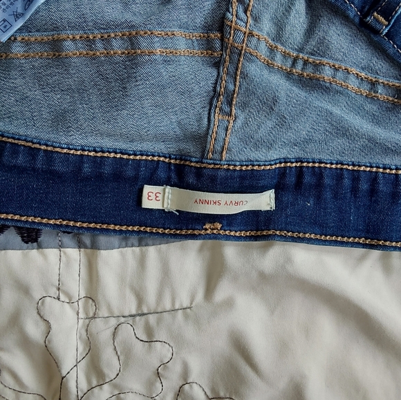 Levi's - Picture 3 of 4